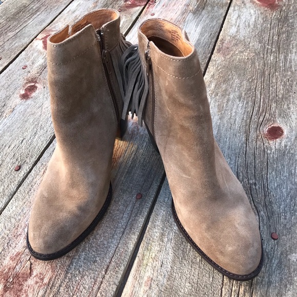 🌺 SOFFT Winters Suede Ankle Booties - Picture 3 of 12
